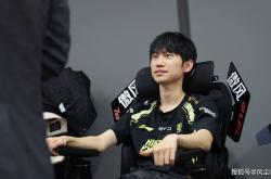 LOL换线创始人(rén)拿下首胜！赛后采访泪洒赛场，自我点评：烂到(dào)流脓