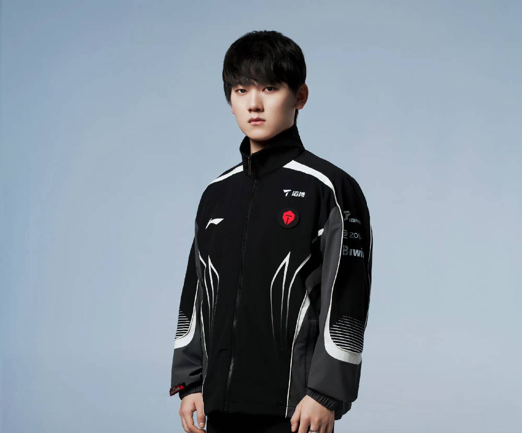 Jackeylove维护Kanavi引热议！再回应退役问题，Faker迎来坏消息