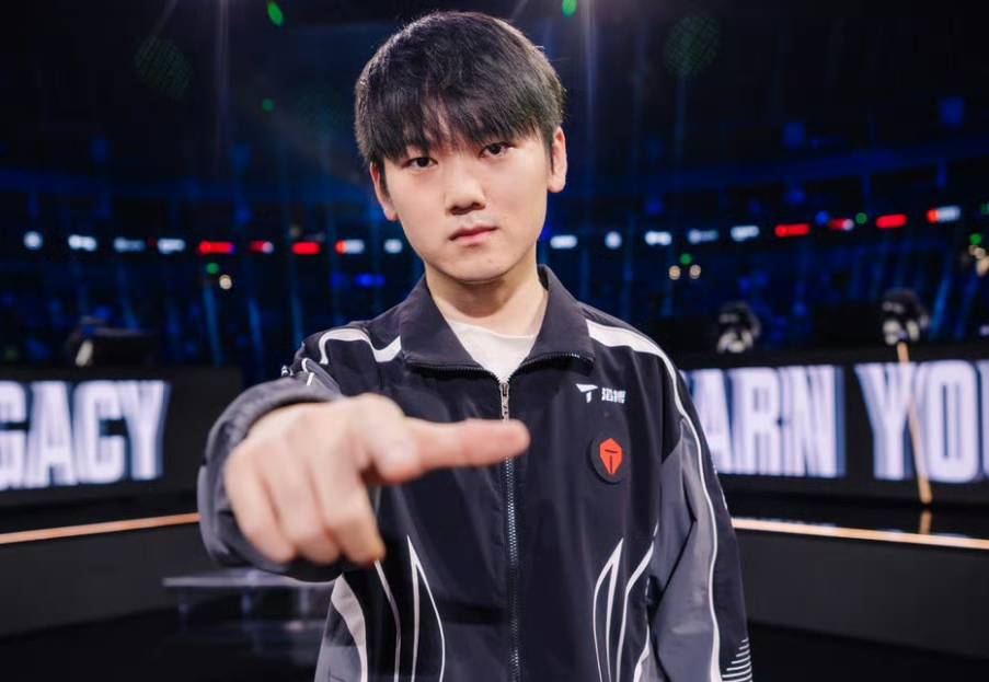 Jackeylove维护Kanavi引热议！再回应退役问题，Faker迎来坏消息