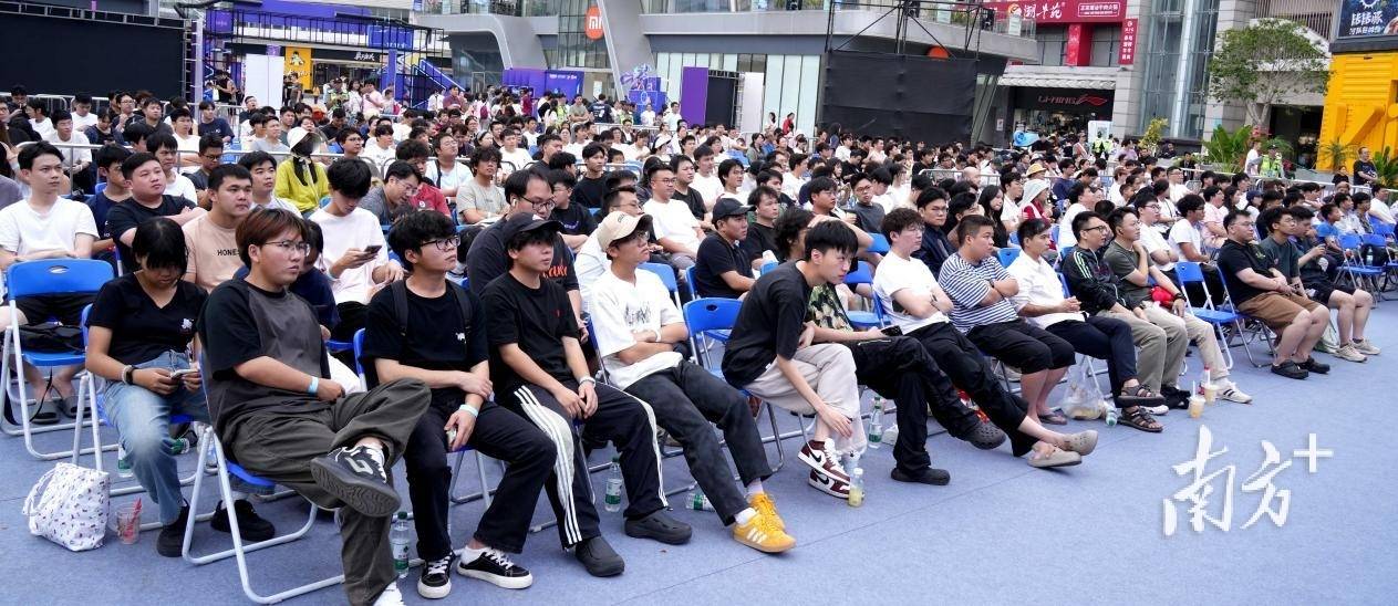 大湾区电竞迷再聚万江，LOL峡谷传奇观赛派对落幕