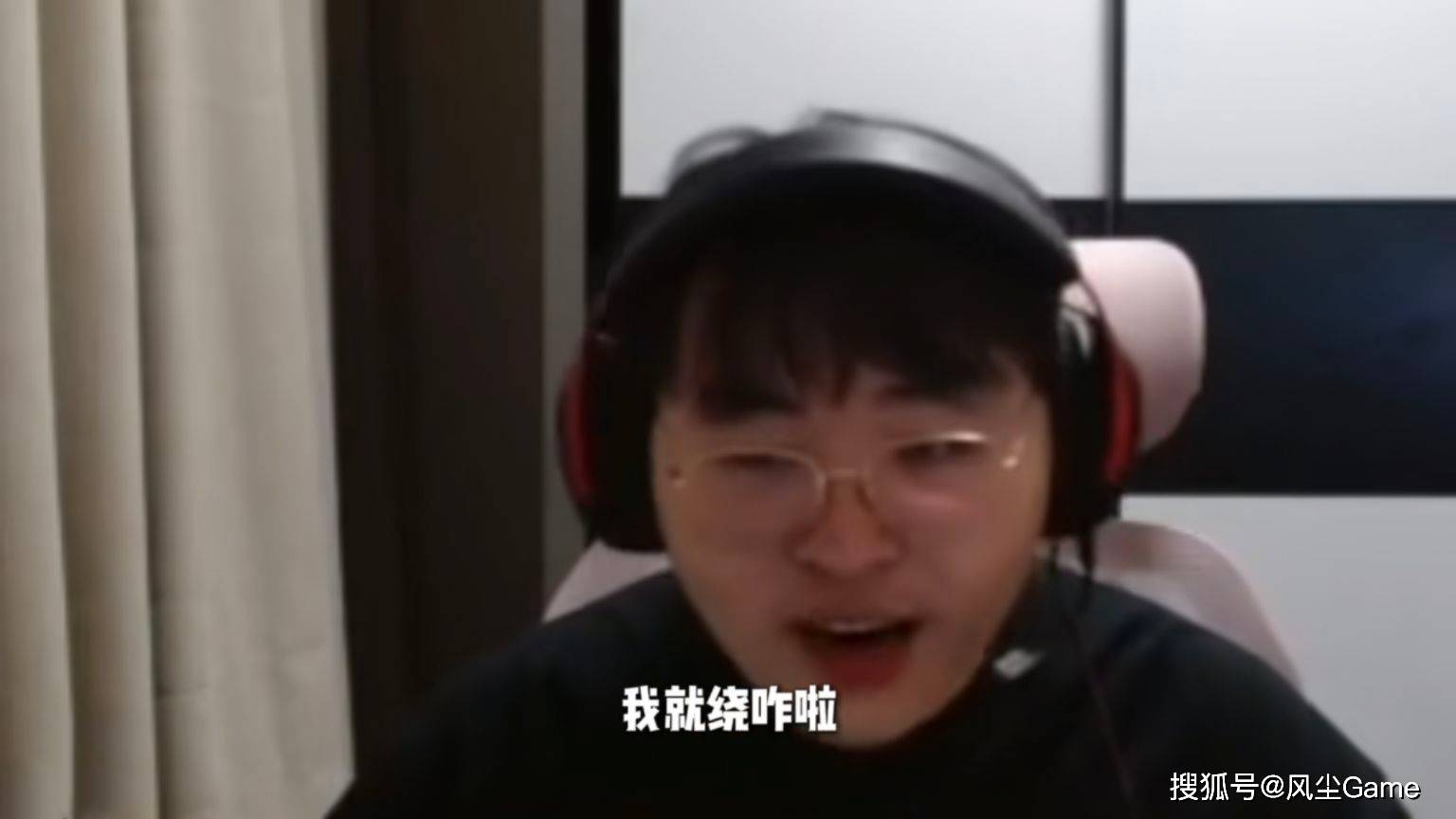 LOL冠军中单恋情曝光！女友比他高半个头，Chovy自爆S16没有目标