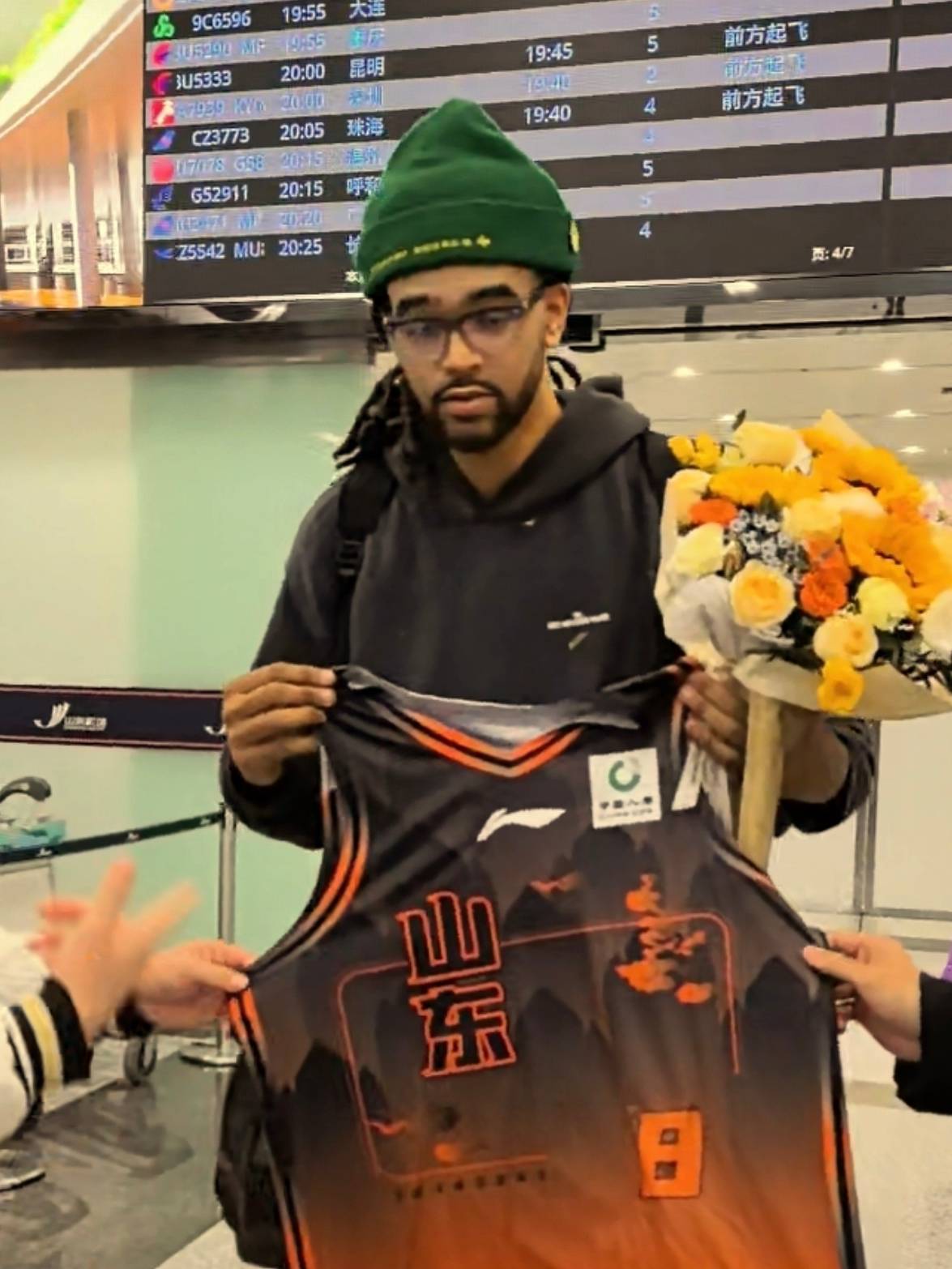 山东男篮欲夺杯赛季军，新外援火速驰援首秀在即