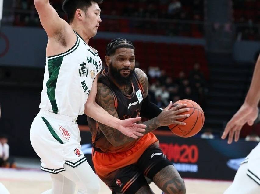 山东男篮欲夺杯赛季军，新外援火速驰援首秀在即